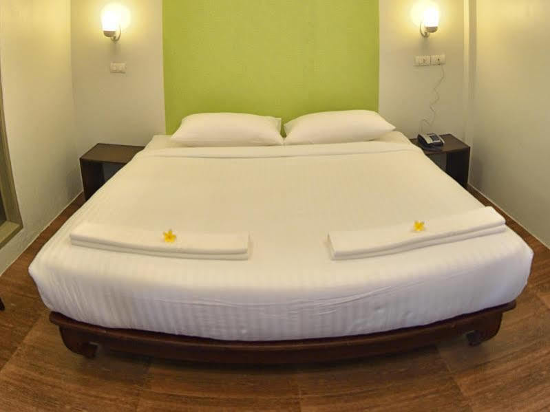 Sleep Hotel - Sha Certified Surat Thani Exteriör bild