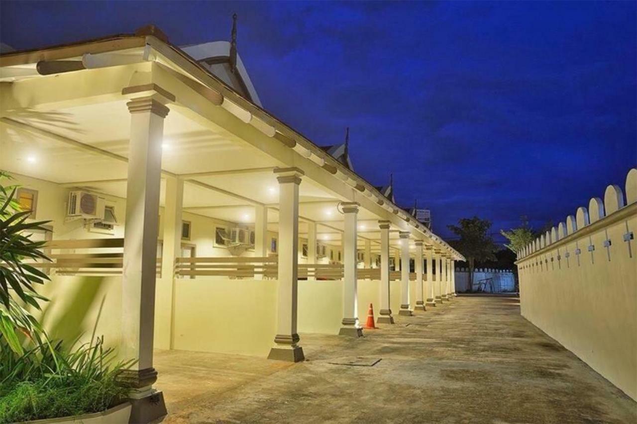 Sleep Hotel - Sha Certified Surat Thani Exteriör bild
